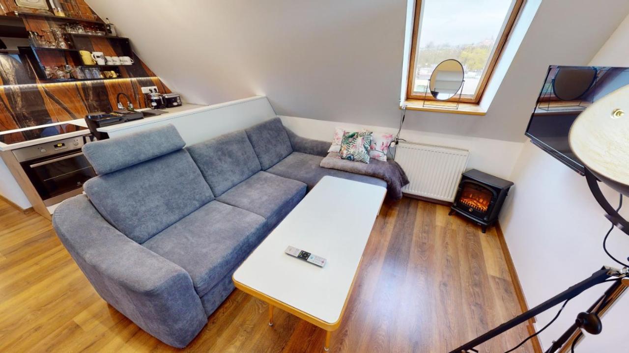 Apartman Atelier Vary V Nove Zrekonstruovanem Dome Κάρλοβι Βάρι Εξωτερικό φωτογραφία