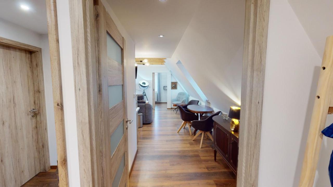 Apartman Atelier Vary V Nove Zrekonstruovanem Dome Κάρλοβι Βάρι Εξωτερικό φωτογραφία
